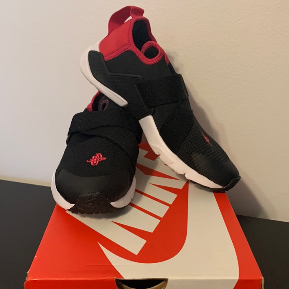 Size 3Y kids Nike Huarache Extreme